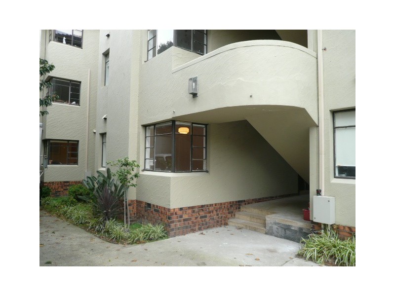 2/16 Charnwood Road, St Kilda VIC 3182