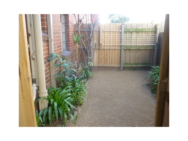 2/16 Charnwood Road, St Kilda VIC 3182