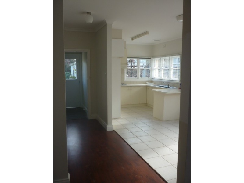 70 Heatherdale Road, Mitcham VIC 3132