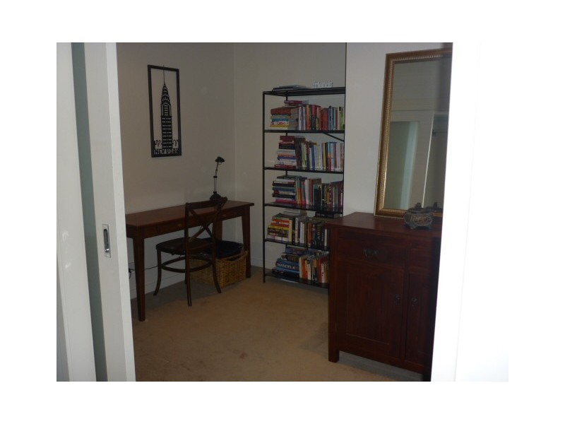 1011/80 Clarendon Street, Southbank VIC 3006