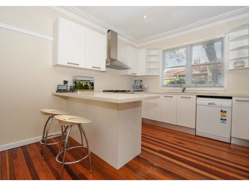 15 Brisbane Street, Chifley NSW 2036