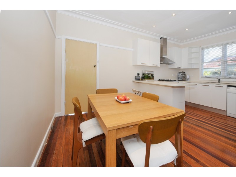 15 Brisbane Street, Chifley NSW 2036