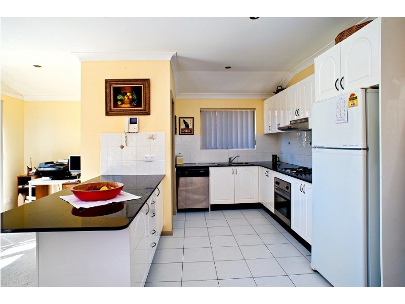 2/27 New Orleans Crescent, Maroubra NSW 2035