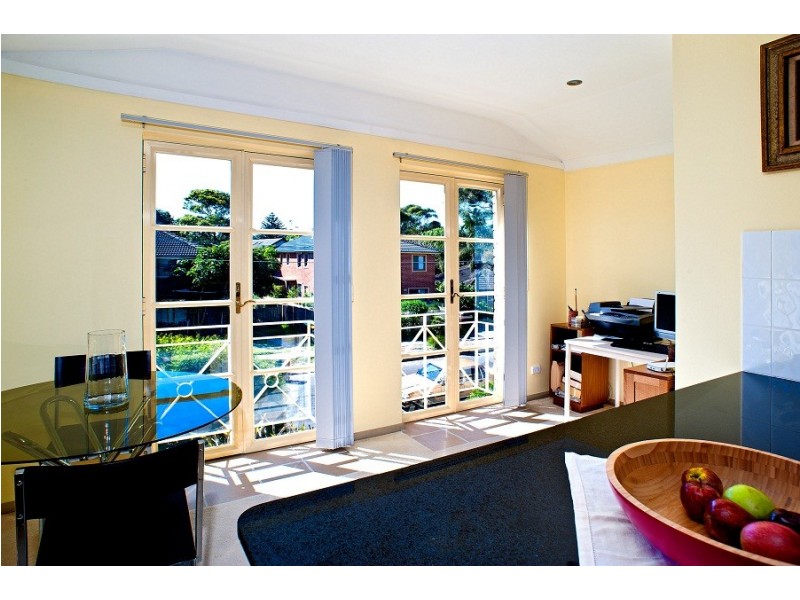 2/27 New Orleans Crescent, Maroubra NSW 2035