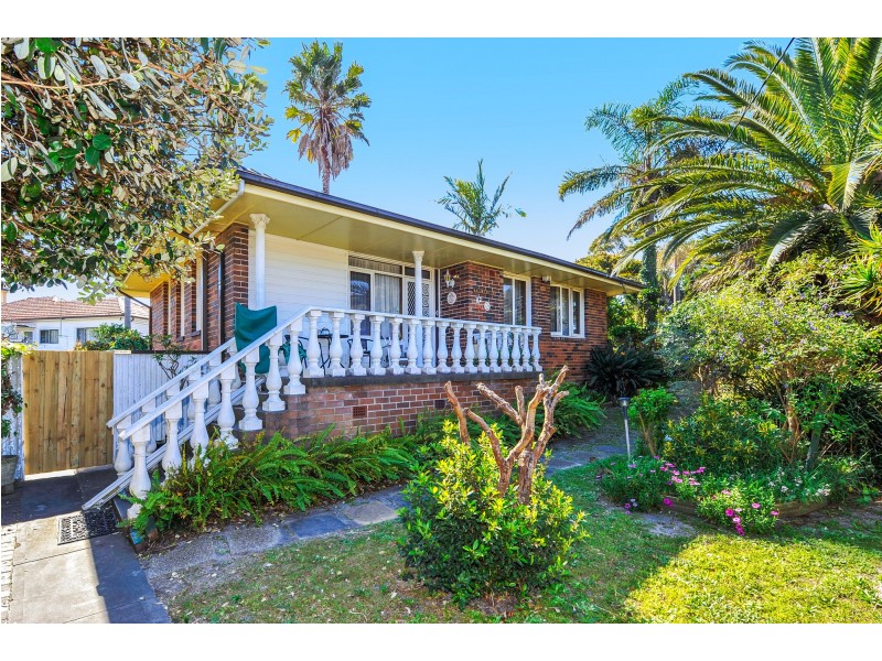 82 Macquarie Street, Chifley NSW 2036