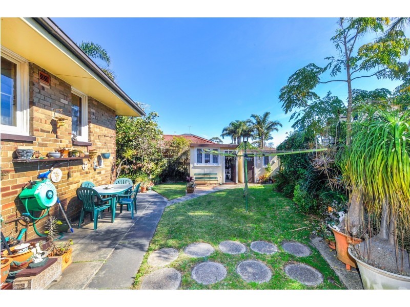 82 Macquarie Street, Chifley NSW 2036