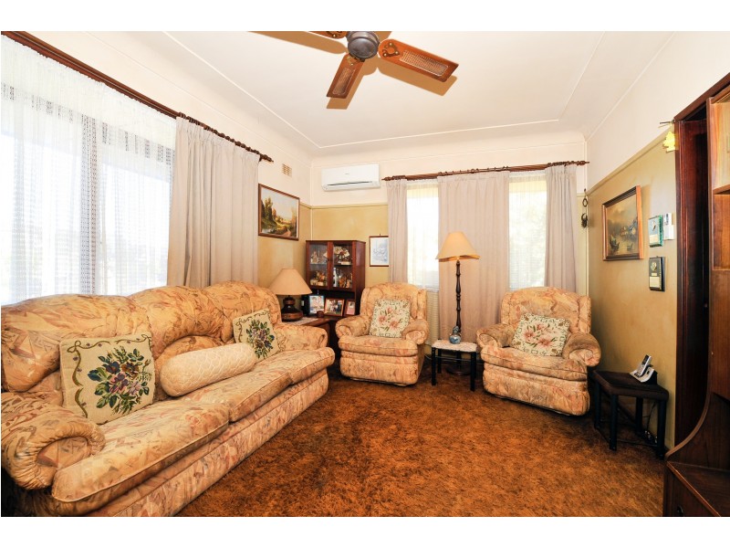 82 Macquarie Street, Chifley NSW 2036
