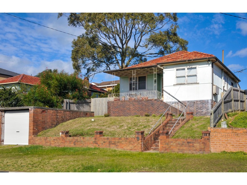 15 Brisbane Street, Chifley NSW 2036