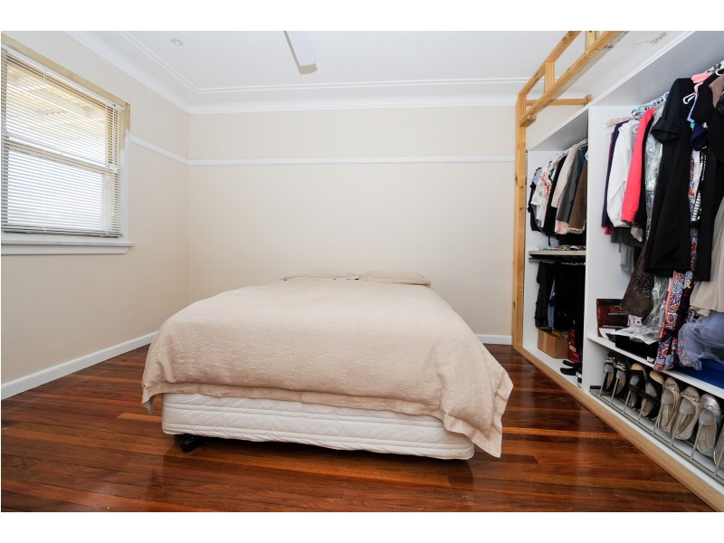15 Brisbane Street, Chifley NSW 2036