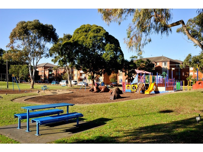 2/34 Barber Avenue, Eastlakes NSW 2018