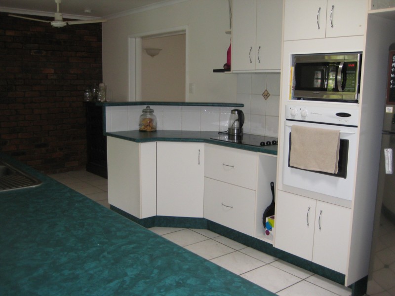 28 Kinnon Street, Glenella QLD 4740