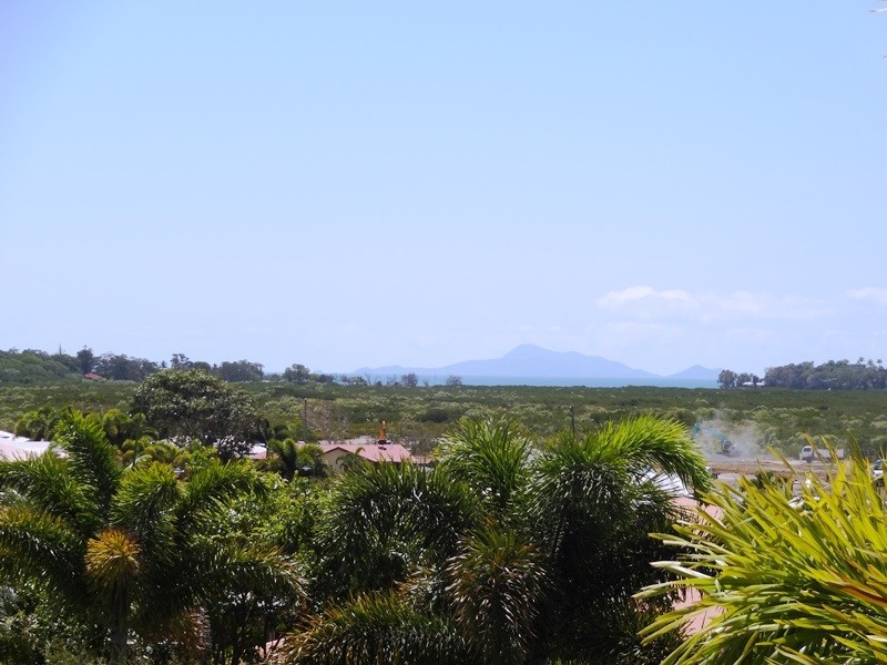 8 Murray Close, Eimeo QLD 4740