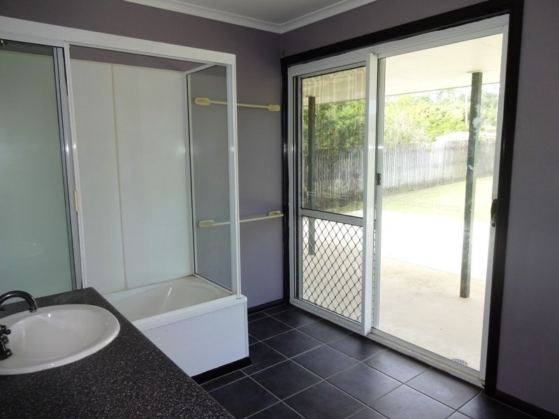 17 Kristy Cres, Eimeo QLD 4740