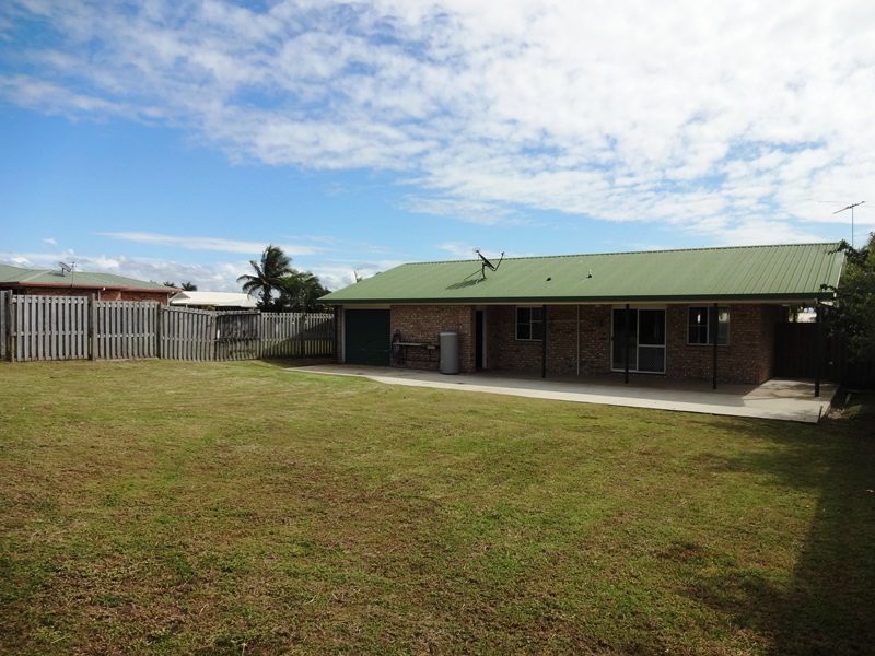 17 Kristy Cres, Eimeo QLD 4740