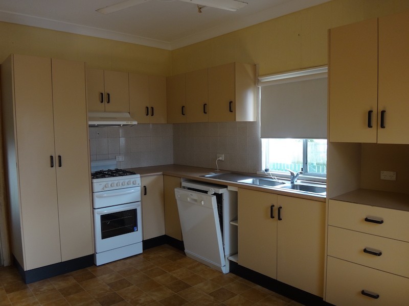 8 Henderson Street, East Mackay QLD 4740