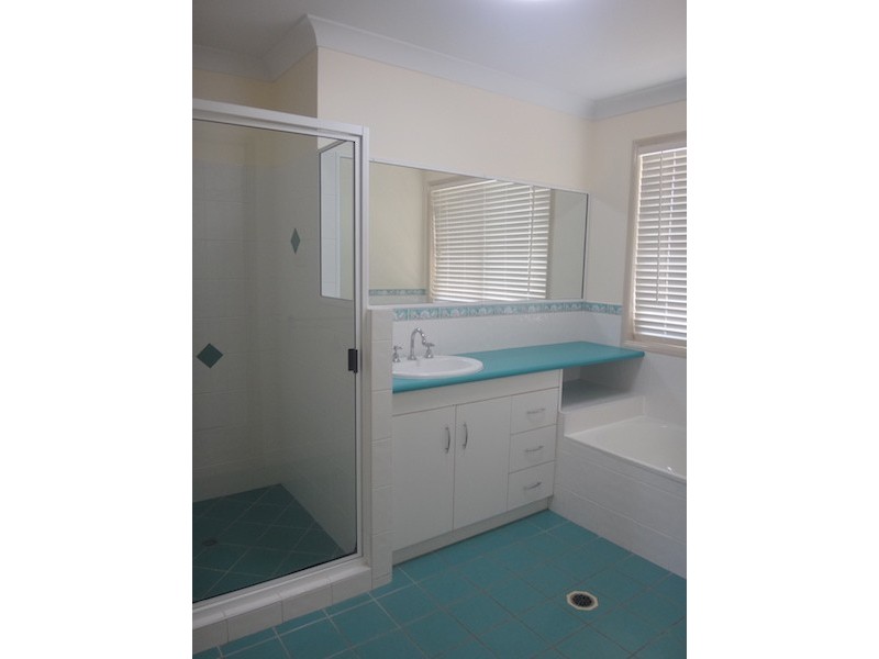 32 Vassallo Drive, Glenella QLD 4740