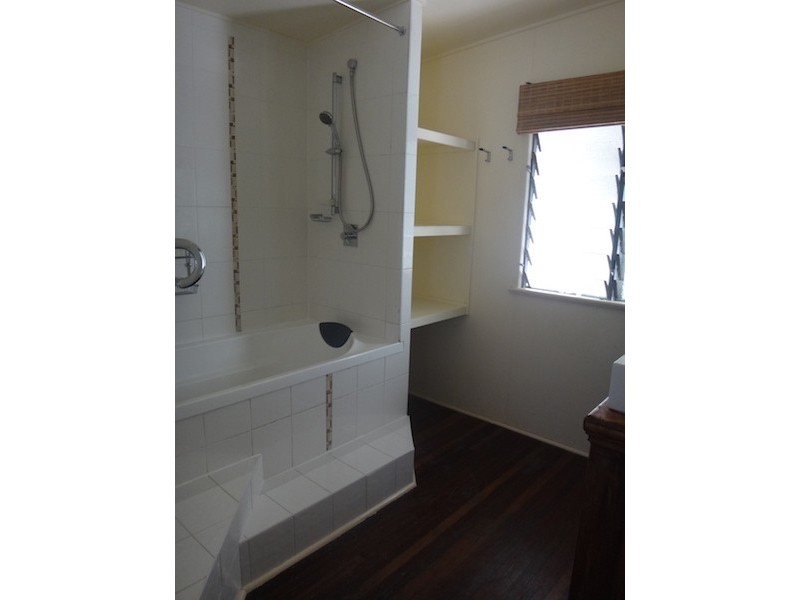 1 Beaton Street, West Mackay QLD 4740