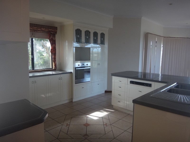 2 Palmview Court, Rural View QLD 4740