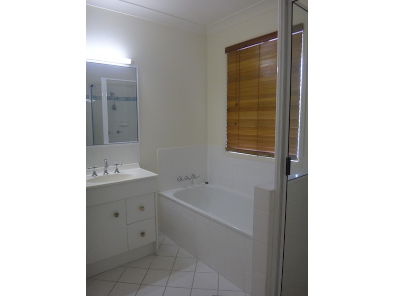 16 Urarii Cres, Shoal Point QLD 4750