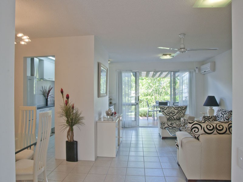 9b/10 Spinnaker Esplanade, Sandstone Point QLD 4511