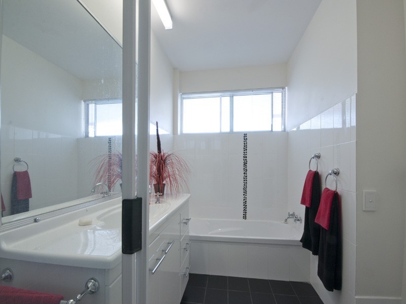 9b/10 Spinnaker Esplanade, Sandstone Point QLD 4511