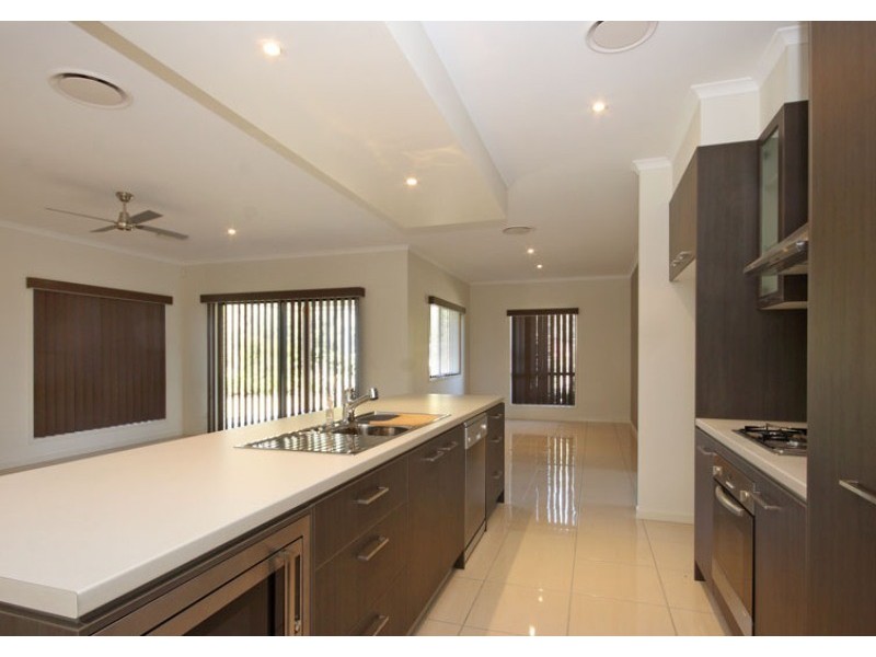 2 Echidna Place, Ningi QLD 4511
