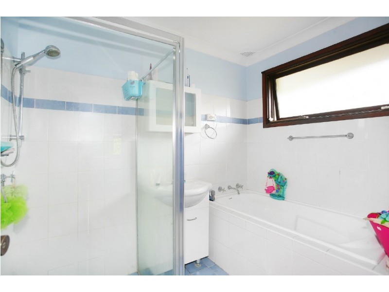 137 Bellevue Ave, Georges Hall NSW 2198