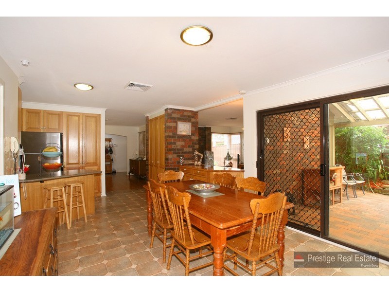 49 Carnavon Cr, Georges Hall NSW 2198