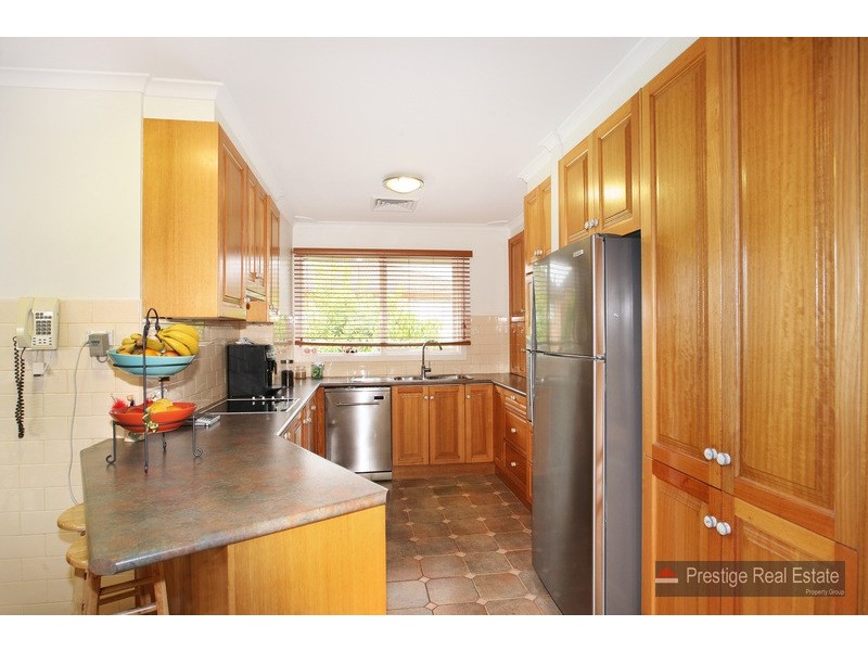 49 Carnavon Cr, Georges Hall NSW 2198