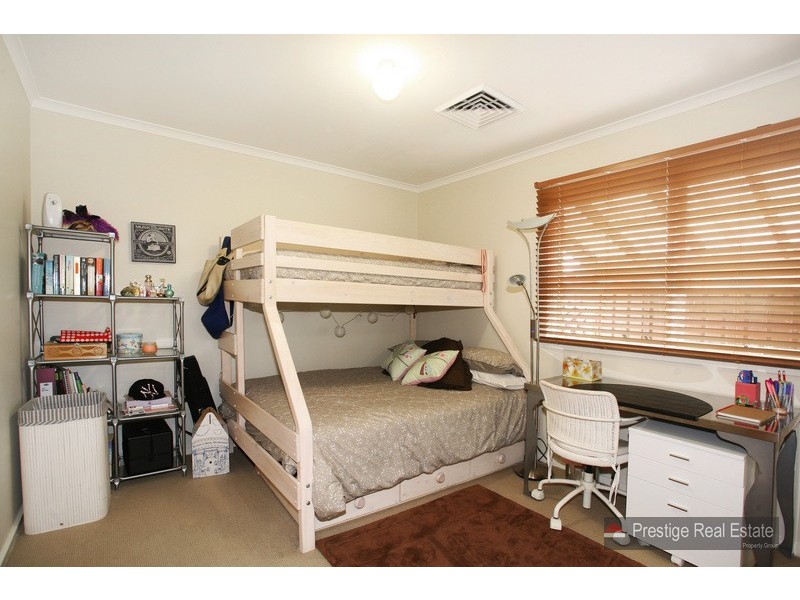 49 Carnavon Cr, Georges Hall NSW 2198