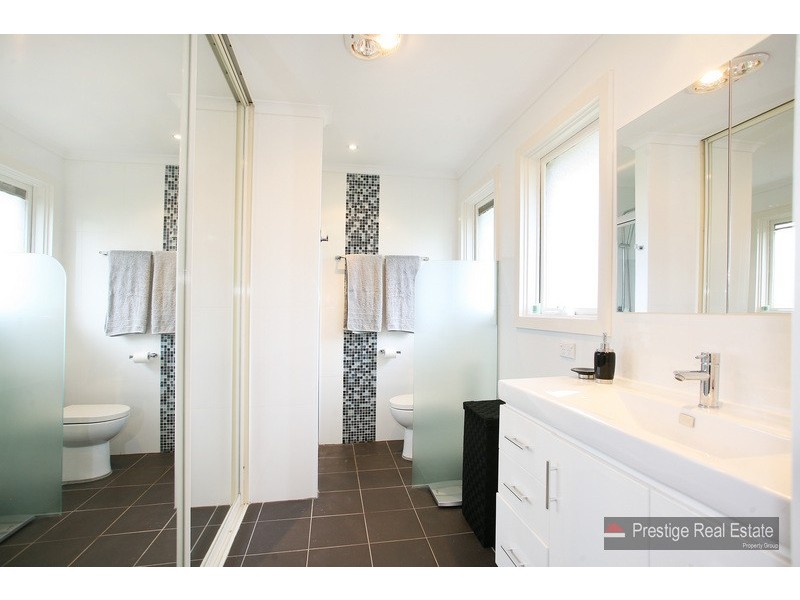 49 Carnavon Cr, Georges Hall NSW 2198