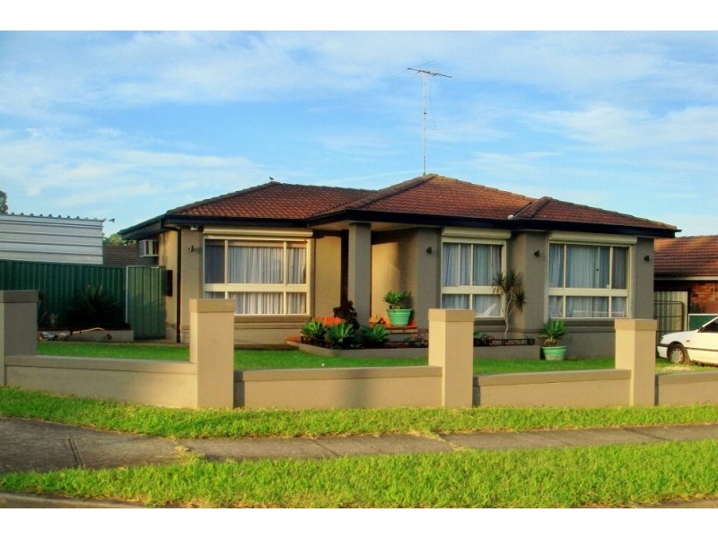 1 Barnfield Place, Dean Park NSW 2761