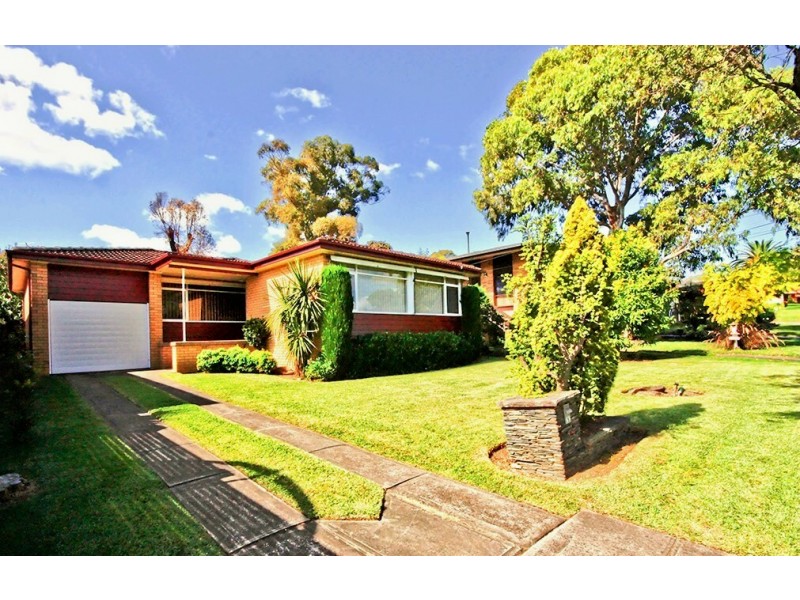 18 Sevenoaks Cr, Bass Hill NSW 2197