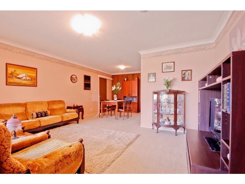 18 Sevenoaks Cr, Bass Hill NSW 2197