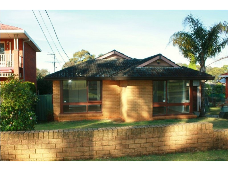 15 Ayres Cr, Georges Hall NSW 2198