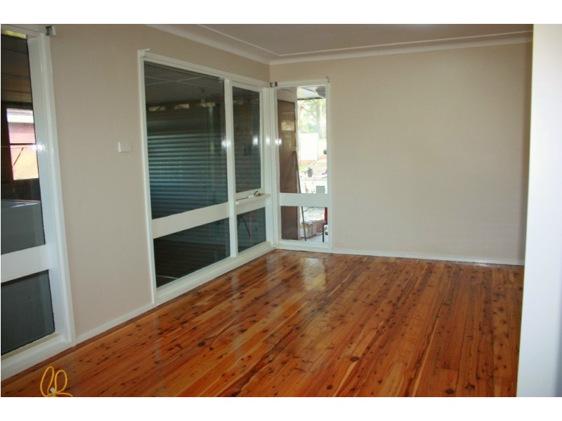 15 Ayres Cr, Georges Hall NSW 2198