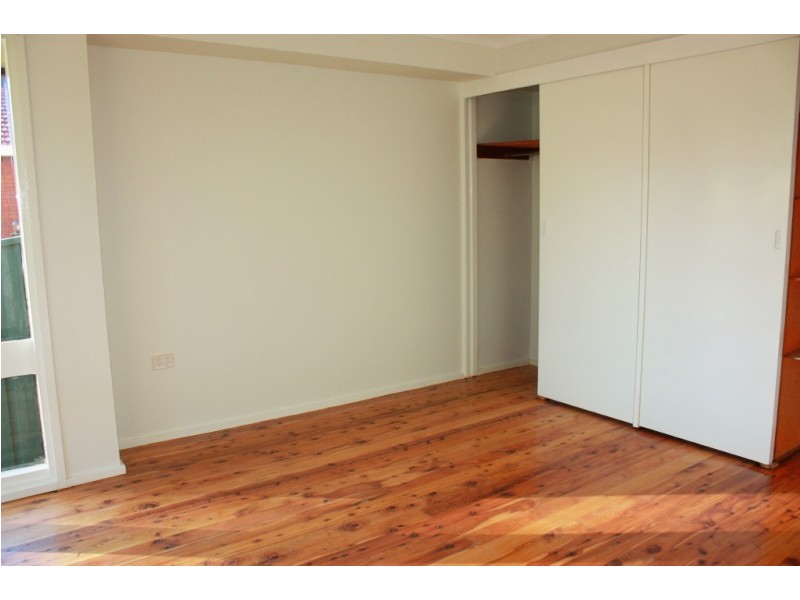 15 Ayres Cr, Georges Hall NSW 2198