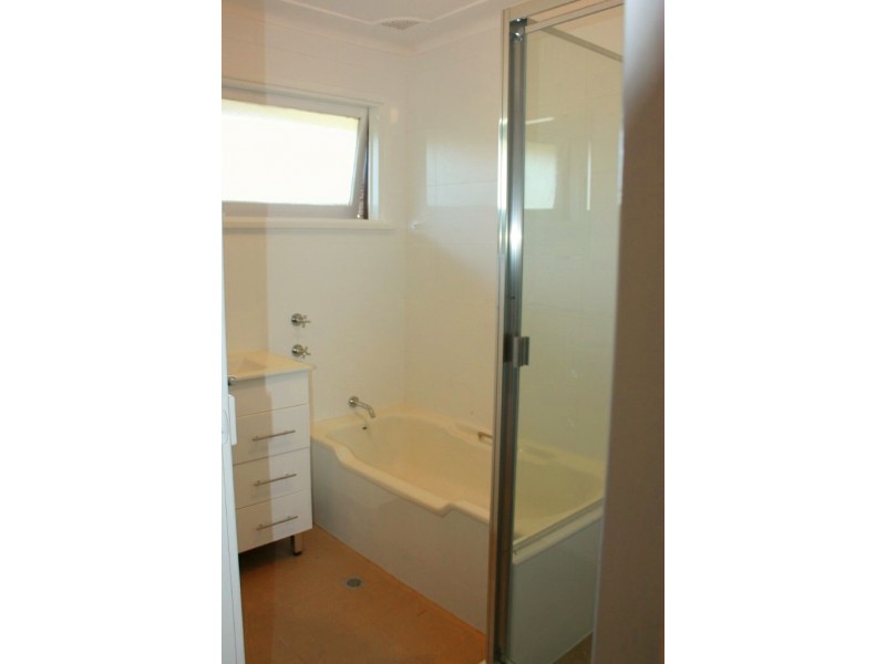 15 Ayres Cr, Georges Hall NSW 2198