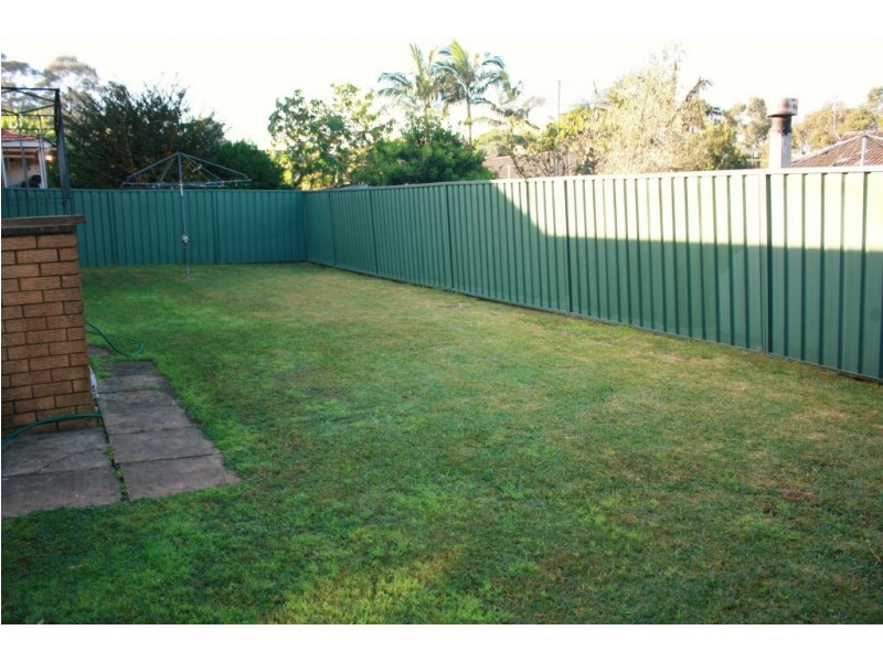 15 Ayres Cr, Georges Hall NSW 2198