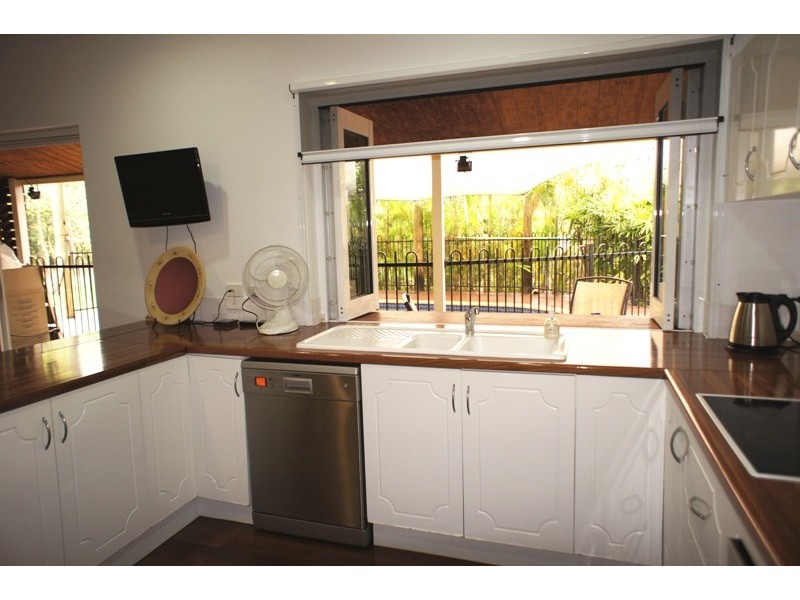 39 Clifton Road, Clifton Beach QLD 4879