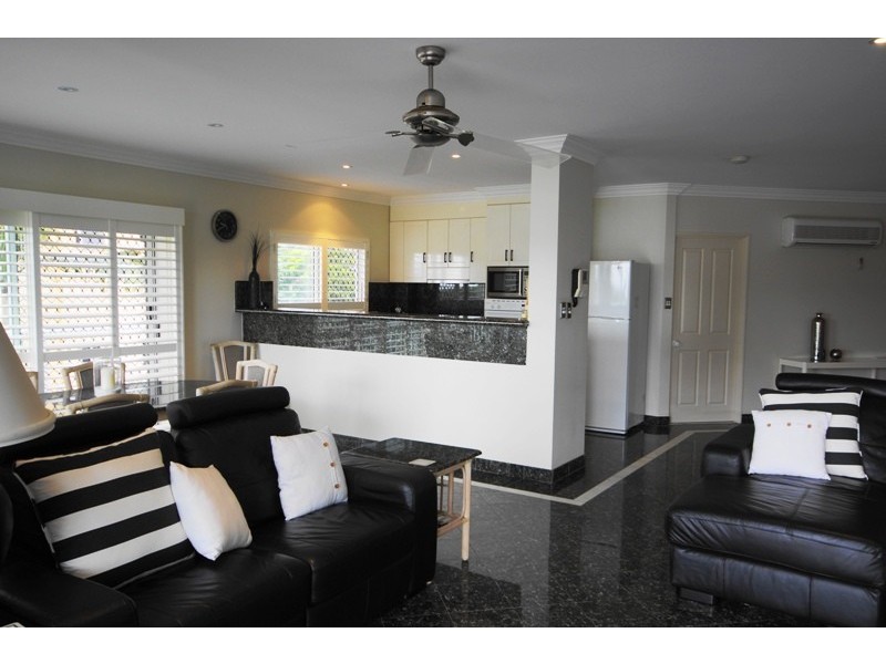 9/61 Vasey Esplanade, Trinity Beach QLD 4879