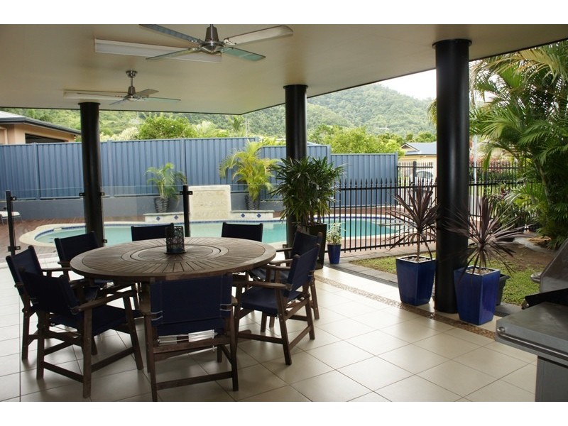 17 Lucy Close, Kanimbla QLD 4870