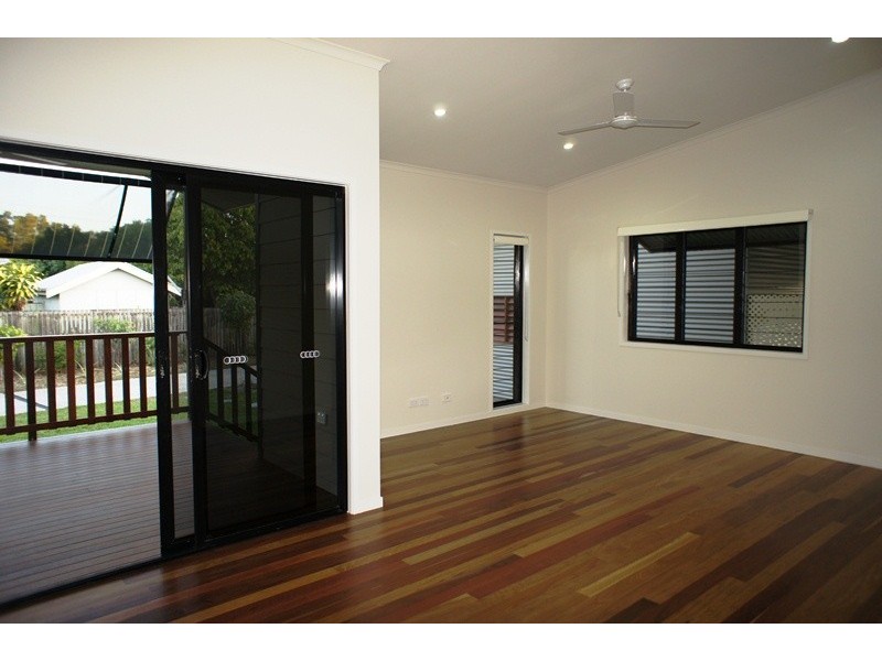 6 Phillips Street, Machans Beach QLD 4878