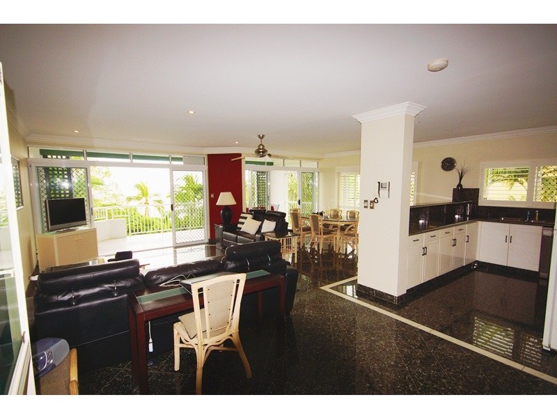 9/61 Vasey Esplanade, Trinity Beach QLD 4879