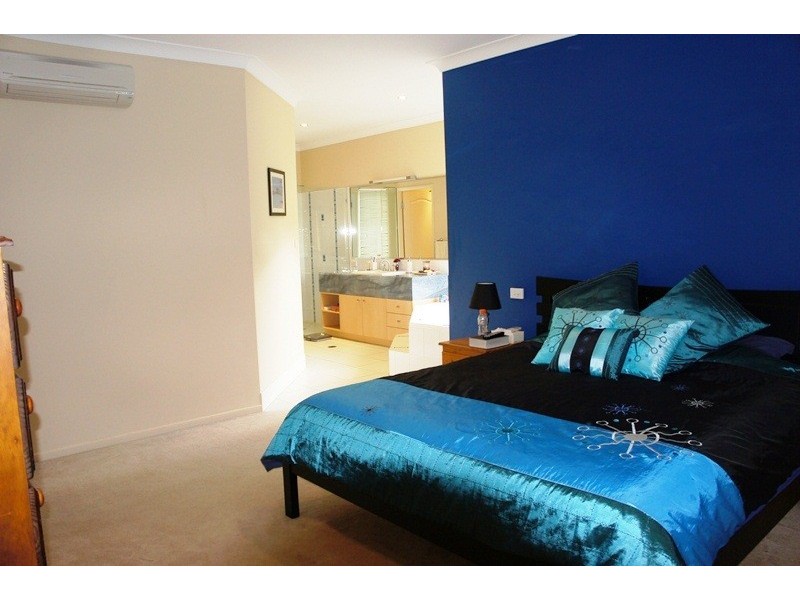 17 Lucy Close, Kanimbla QLD 4870