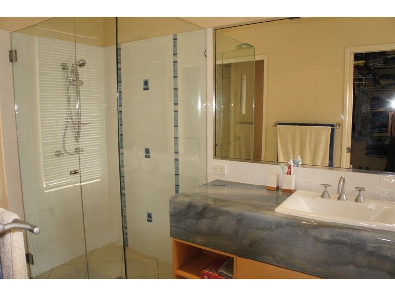 17 Lucy Close, Kanimbla QLD 4870