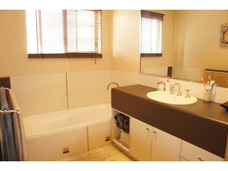 17 Lucy Close, Kanimbla QLD 4870