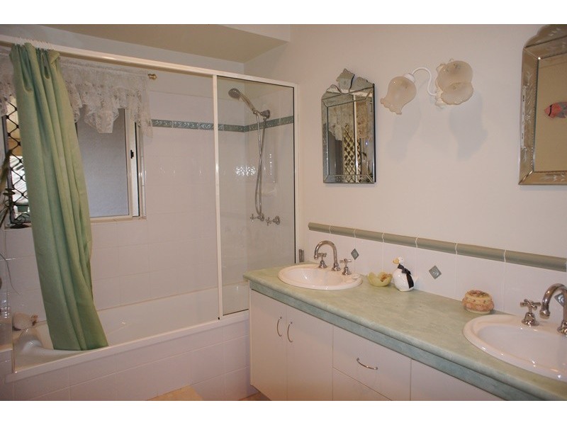 34 Nell Close, Kanimbla QLD 4870