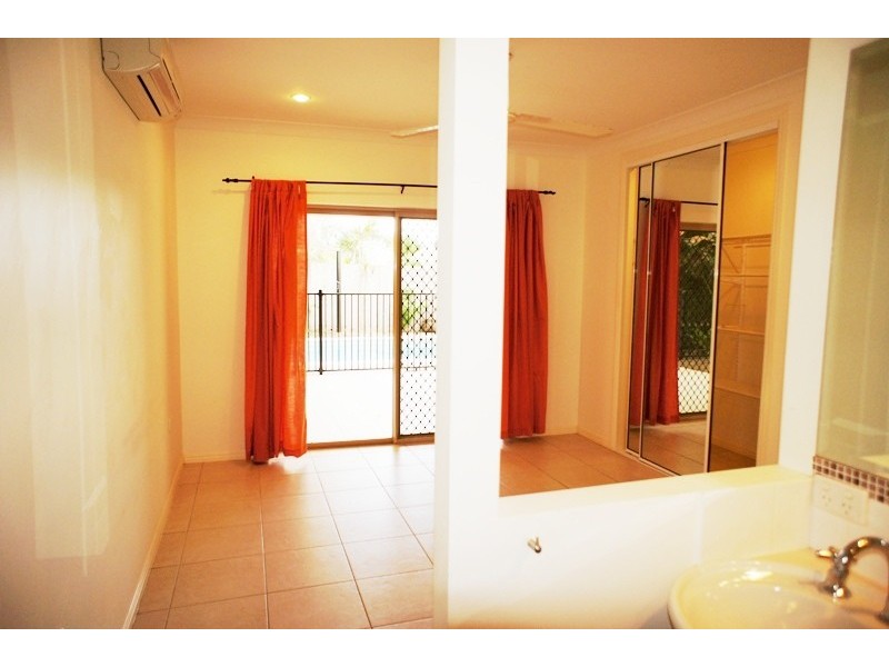 6 Ellestree Close, Redlynch QLD 4870