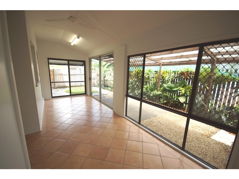 1/9 Hellmuth Street, Whitfield QLD 4870